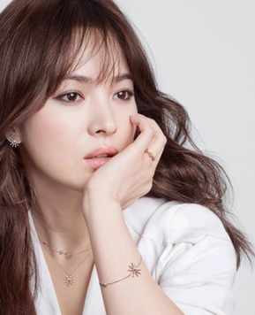 Ketika Song Hye Kyo dan Son Ye Jin Merawat Kulit