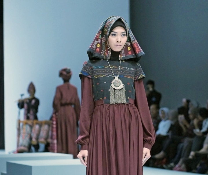 4  Kreasi Busana Tradisional Wanita Indonesia untuk Inspirasi Fesyen Anda