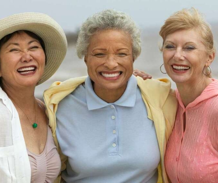 Menua dengan Lebih Positif: Sering Tersenyum dan Bersyukur