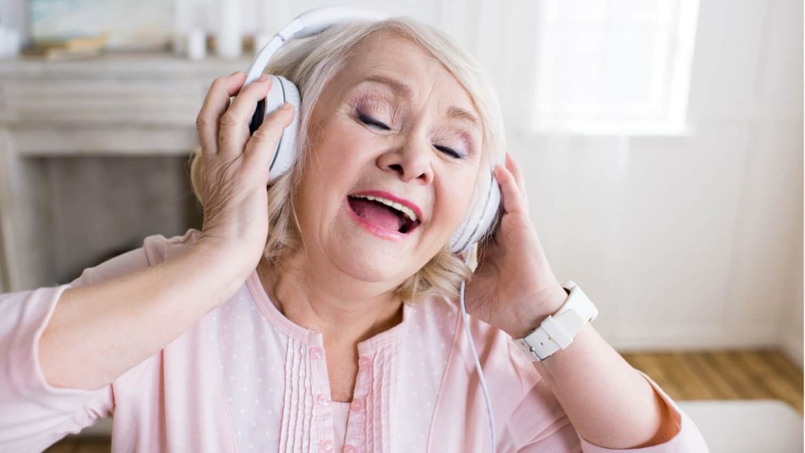 manfaat-bernyanyi-bagi-lansia