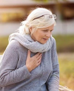 Isolasi Sosial, Kesepian, dan Risiko Penyakit Jantung pada Wanita Platinum